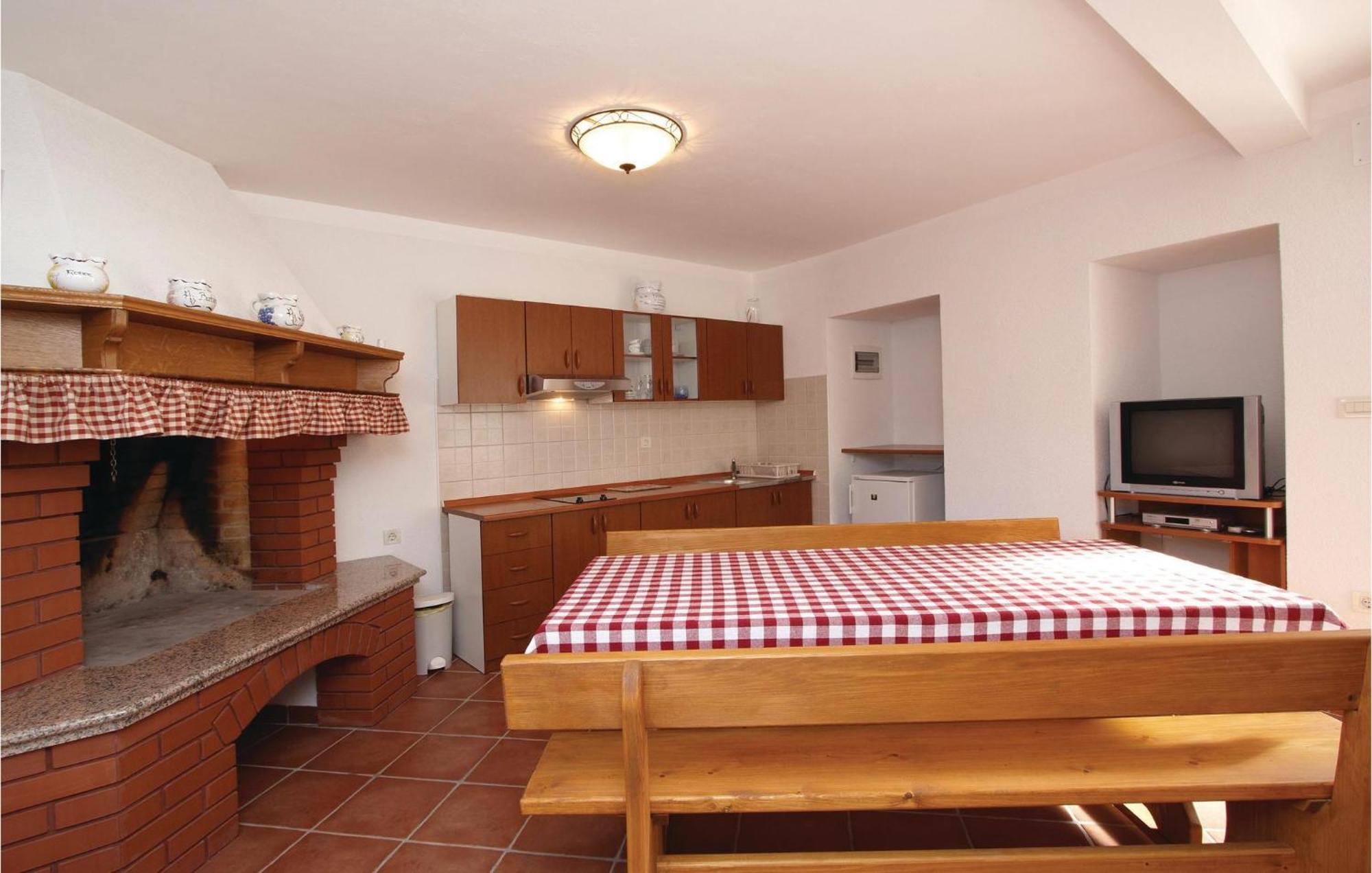 2 Bedroom Awesome Apartment In Plomin Εξωτερικό φωτογραφία
